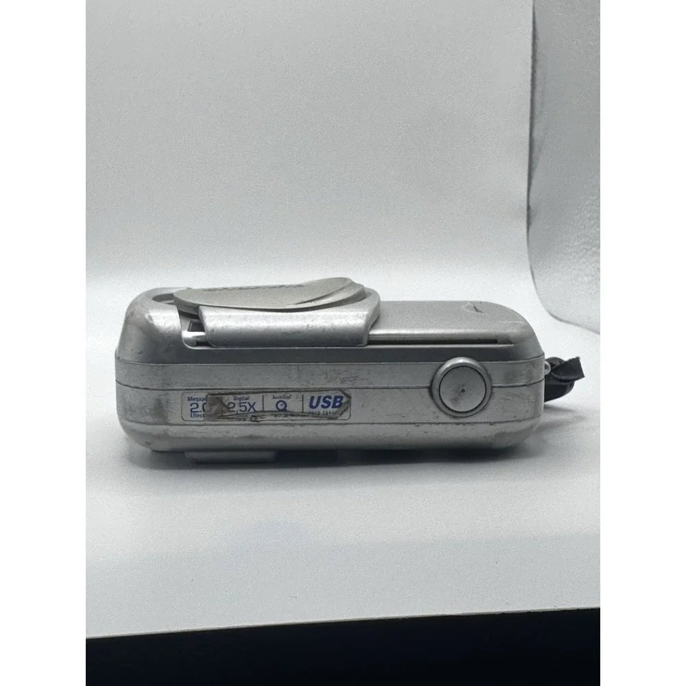 Olympus D-390 2.0MP Compact Digital Camera Untested For Parts/ Repair